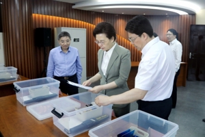 徐缨在南京检查高考准备工作