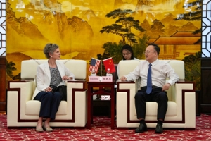 美国驻上海总领事馆领事史培心一行到访我厅